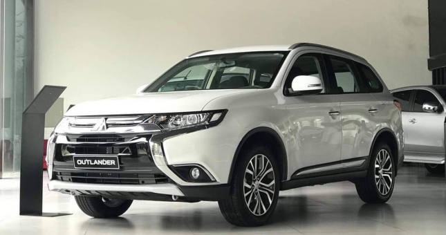 Mitsubishi Outlander giảm giá gần 150 triệu xả hàng tồn